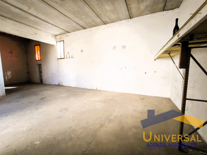 CAMPOSAMPIERO - In zona comoda all' accesso della tangenziale ed alle principali strade.

Magazzi...