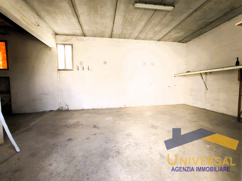 CAMPOSAMPIERO - In zona comoda all' accesso della tangenziale ed alle principali strade.

Magazzi...