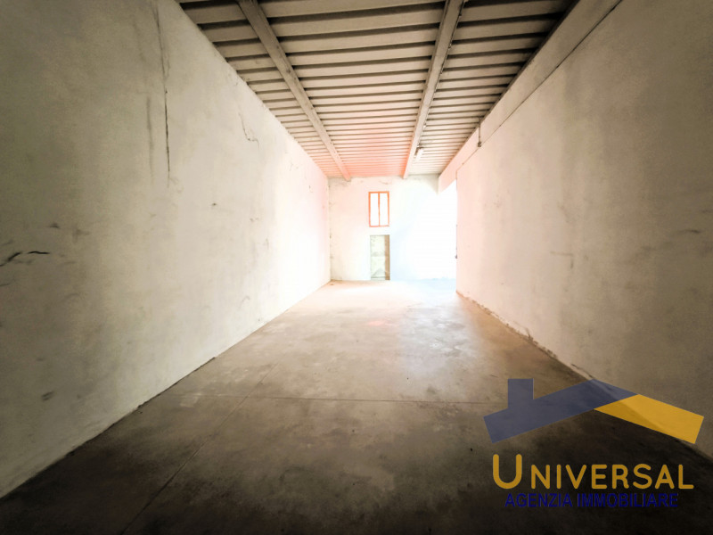 CAMPOSAMPIERO - In zona comoda all' accesso della tangenziale ed alle principali strade.

Magazzi...