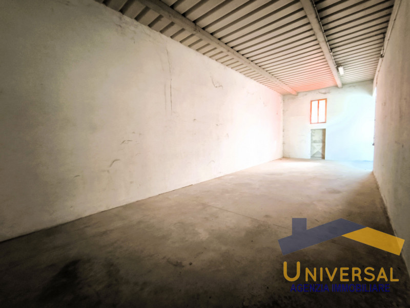 CAMPOSAMPIERO - In zona comoda all' accesso della tangenziale ed alle principali strade.

Magazzi...