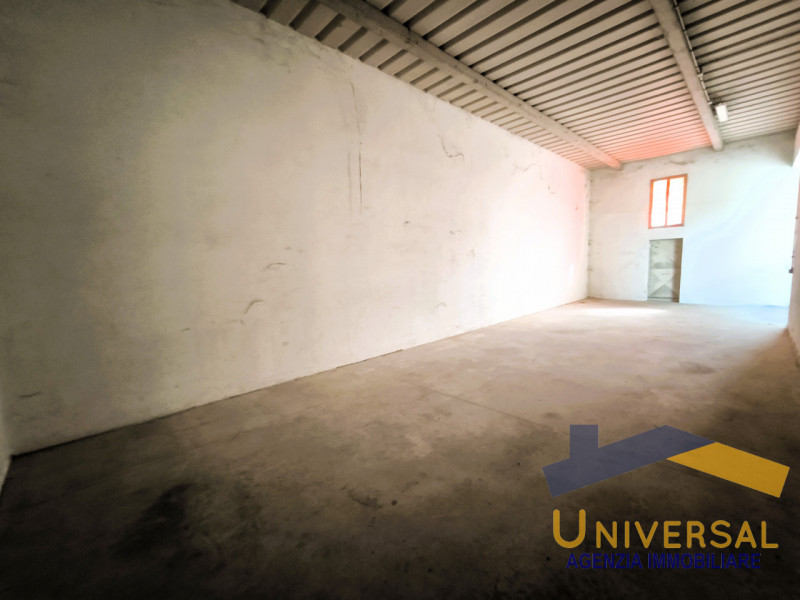 CAMPOSAMPIERO - In zona comoda all' accesso della tangenziale ed alle principali strade.

Magazzi...