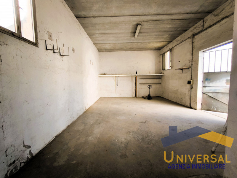 CAMPOSAMPIERO - In zona comoda all' accesso della tangenziale ed alle principali strade.

Magazzi...