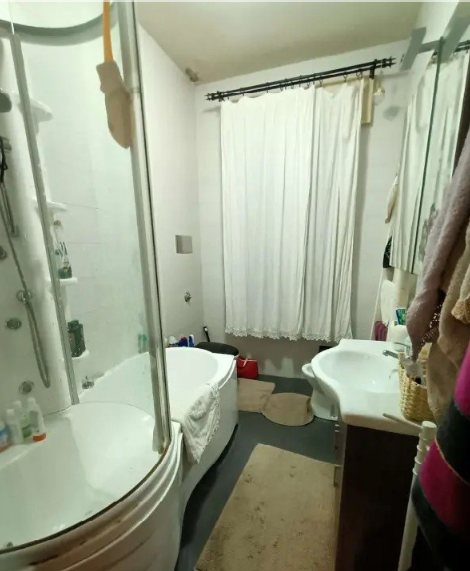 - ASTA IMMOBILIARE - PADOVA via ALTICHIERO, APPARTAMENTO al piano primo, composto da: ingresso, c...