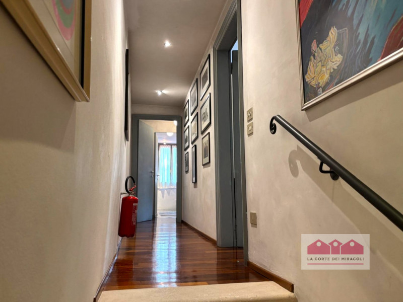 CORPUS DOMINI: ELEGANTE TRICAMERE CON INGRESSO INDIPENDENTE IN PALAZZO STORICO DEL  ‘700. RIF. VS...