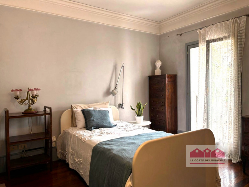 CORPUS DOMINI: ELEGANTE TRICAMERE CON INGRESSO INDIPENDENTE IN PALAZZO STORICO DEL  ‘700. RIF. VS...