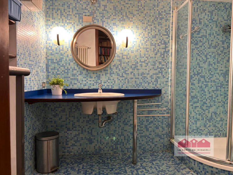 CORPUS DOMINI: ELEGANTE TRICAMERE CON INGRESSO INDIPENDENTE IN PALAZZO STORICO DEL  ‘700. RIF. VS...