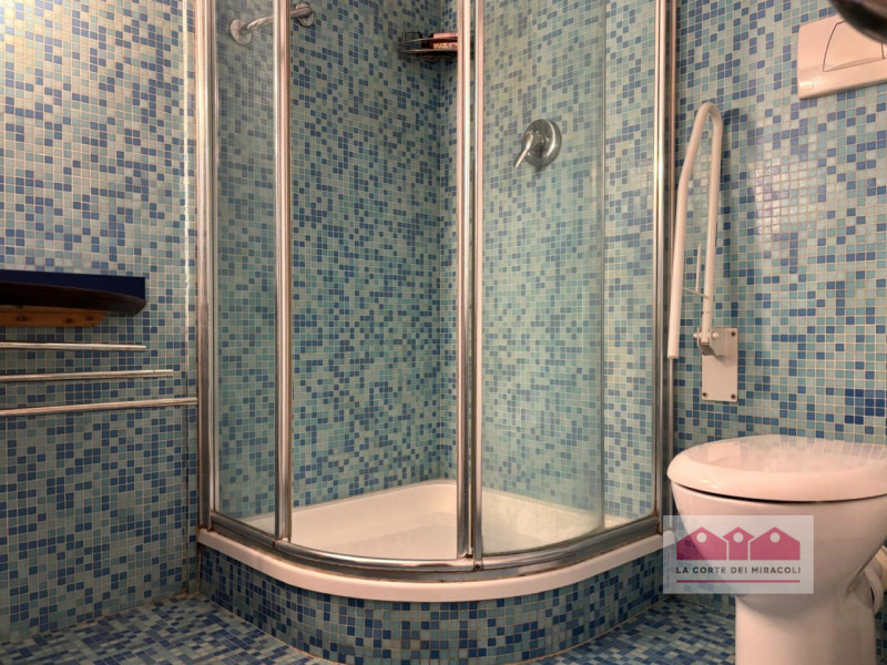 CORPUS DOMINI: ELEGANTE TRICAMERE CON INGRESSO INDIPENDENTE IN PALAZZO STORICO DEL  ‘700. RIF. VS...