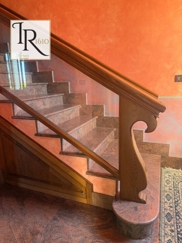 Proponiamo in vendita una splendida casa singola terratetto di circa 200 mq nel cuore di Urbana, ...