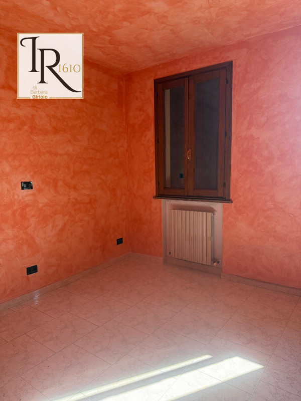 Proponiamo in vendita una splendida casa singola terratetto di circa 200 mq nel cuore di Urbana, ...