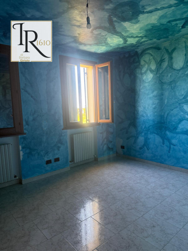 Proponiamo in vendita una splendida casa singola terratetto di circa 200 mq nel cuore di Urbana, ...