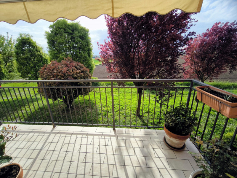 Scopri questo splendido appartamento trilocale situato nel cuore del quartiere Montà di Padova, u...