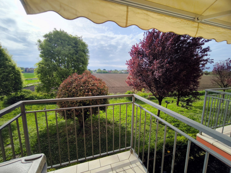 Scopri questo splendido appartamento trilocale situato nel cuore del quartiere Montà di Padova, u...