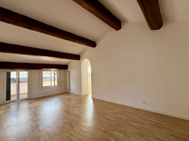 All'interno di un elegante contesto residenziale, in una delle posizioni più prestigiose del Cent...