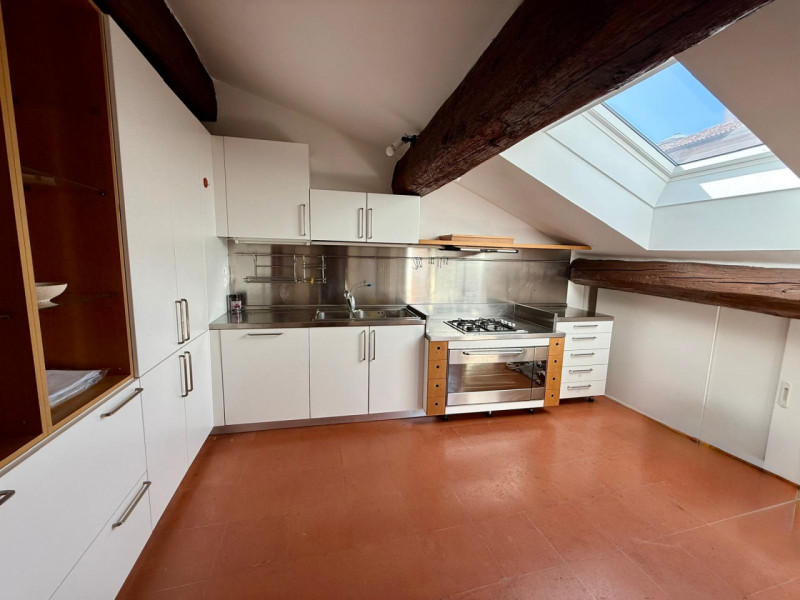 All'interno di un elegante contesto residenziale, in una delle posizioni più prestigiose del Cent...