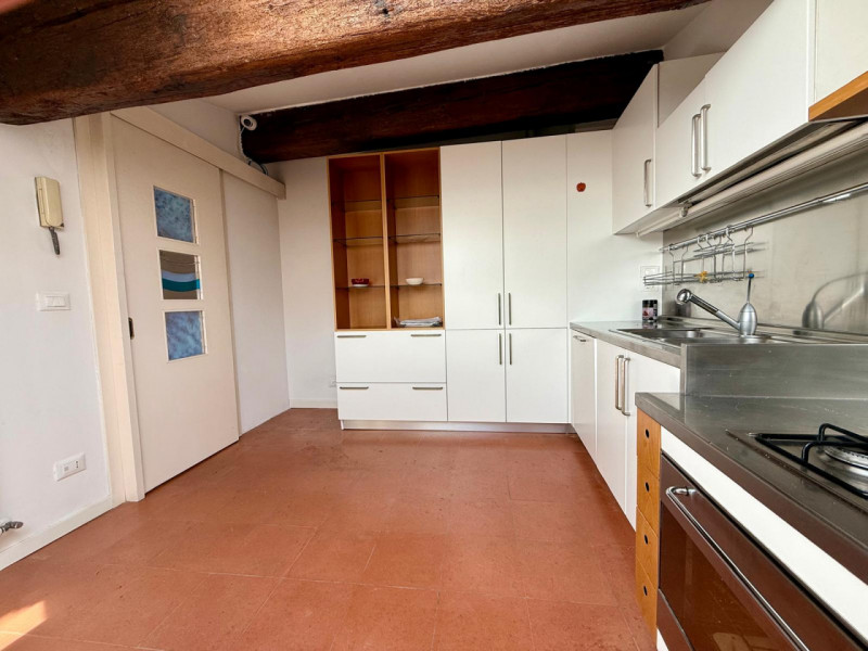 All'interno di un elegante contesto residenziale, in una delle posizioni più prestigiose del Cent...