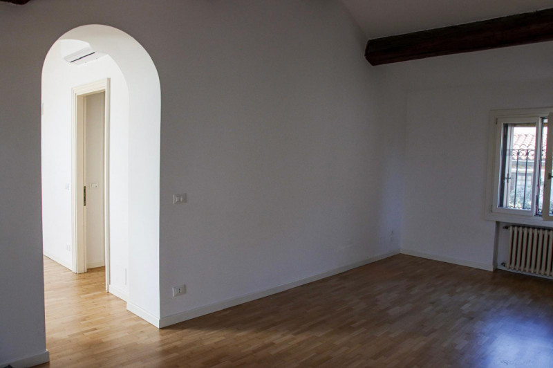 All'interno di un elegante contesto residenziale, in una delle posizioni più prestigiose del Cent...