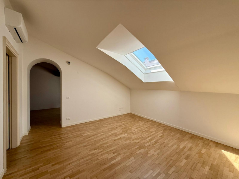 All'interno di un elegante contesto residenziale, in una delle posizioni più prestigiose del Cent...