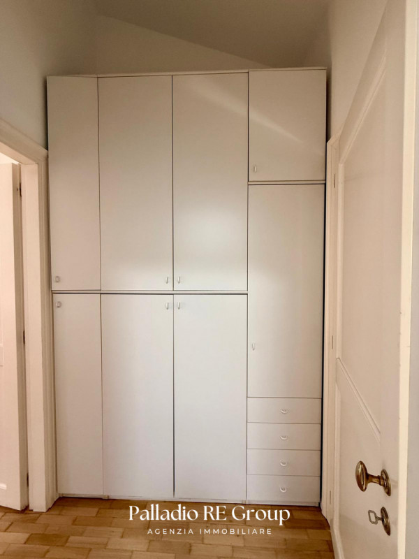 All'interno di un elegante contesto residenziale, in una delle posizioni più prestigiose del Cent...