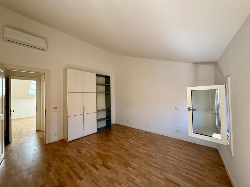 All'interno di un elegante contesto residenziale, in una delle posizioni più prestigiose del Cent...