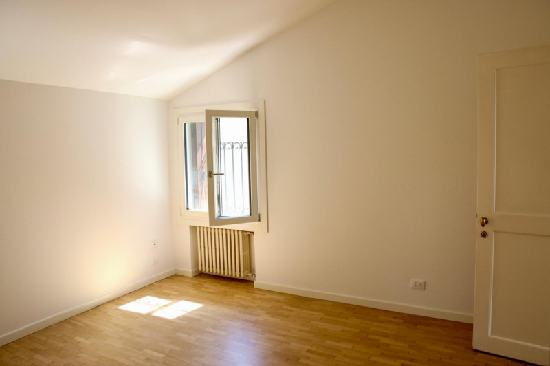 All'interno di un elegante contesto residenziale, in una delle posizioni più prestigiose del Cent...