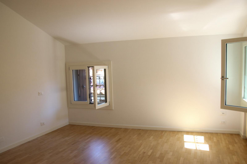 All'interno di un elegante contesto residenziale, in una delle posizioni più prestigiose del Cent...