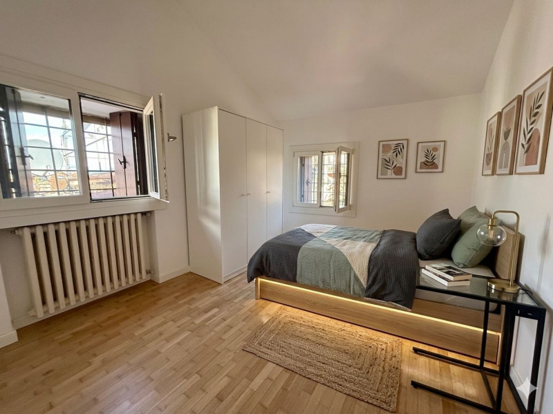 All'interno di un elegante contesto residenziale, in una delle posizioni più prestigiose del Cent...