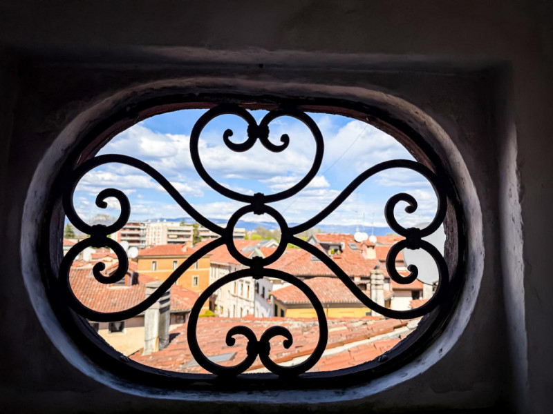 All'interno di un elegante contesto residenziale, in una delle posizioni più prestigiose del Cent...