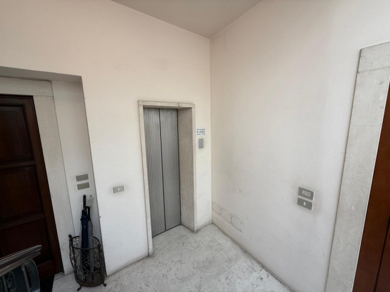 All'interno di un elegante contesto residenziale, in una delle posizioni più prestigiose del Cent...