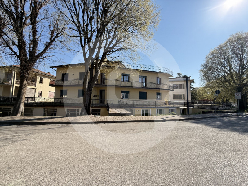 Proponiamo in vendita appartamento trilocale al primo piano di una palazzina situata nel cuore di...