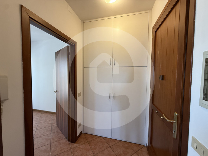 Proponiamo in vendita appartamento trilocale al primo piano di una palazzina situata nel cuore di...