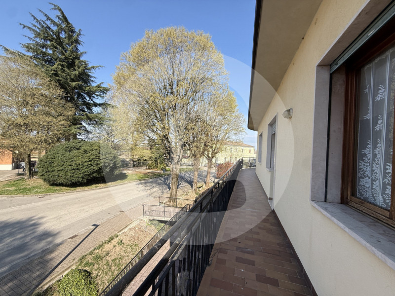 Proponiamo in vendita appartamento trilocale al primo piano di una palazzina situata nel cuore di...