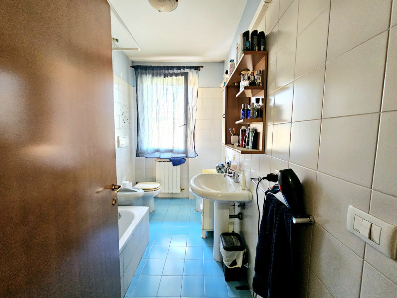 Proponiamo appartamento per investimento a Este, località Deserto, locato al canone annuo di euro...