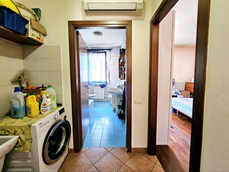 Proponiamo appartamento per investimento a Este, località Deserto, locato al canone annuo di euro...