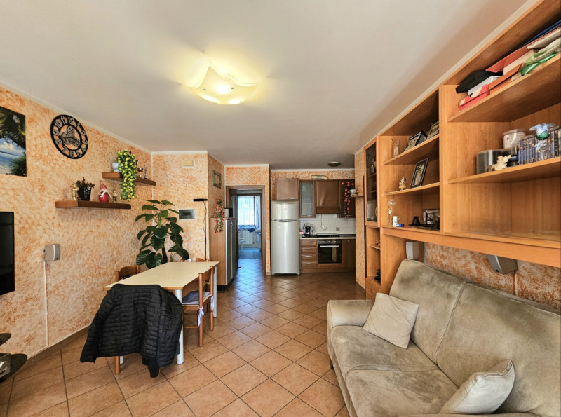 Proponiamo appartamento per investimento a Este, località Deserto, locato al canone annuo di euro...