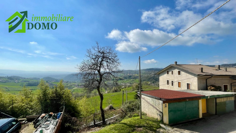 TRISSINO, VIA GRUMO 65 - a 5km dal centro di Trissino, sulle colline ad est in una contrada immer...