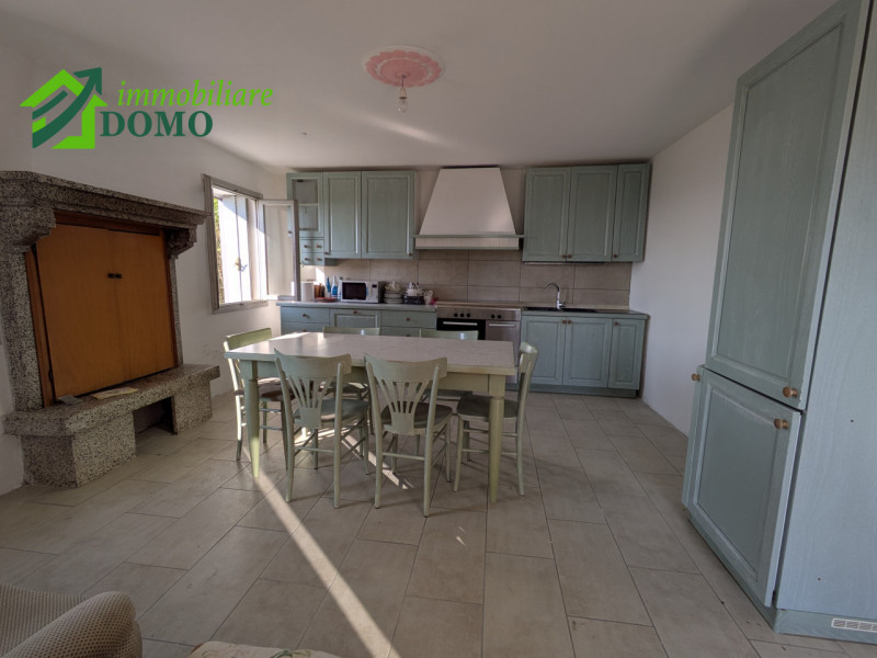 TRISSINO, VIA GRUMO 65 - a 5km dal centro di Trissino, sulle colline ad est in una contrada immer...