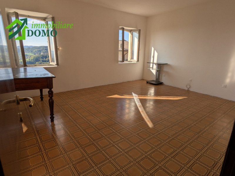 TRISSINO, VIA GRUMO 65 - a 5km dal centro di Trissino, sulle colline ad est in una contrada immer...