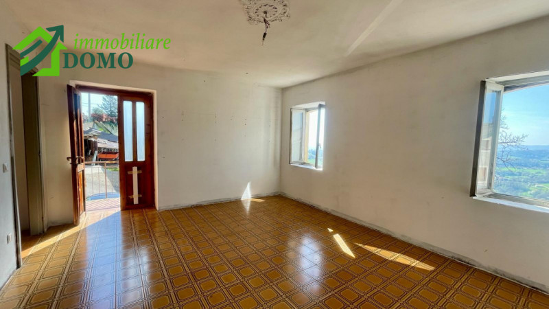 TRISSINO, VIA GRUMO 65 - a 5km dal centro di Trissino, sulle colline ad est in una contrada immer...