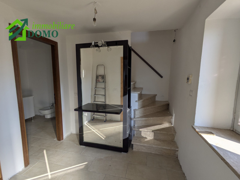 TRISSINO, VIA GRUMO 65 - a 5km dal centro di Trissino, sulle colline ad est in una contrada immer...