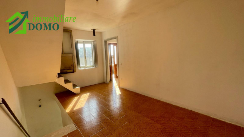 TRISSINO, VIA GRUMO 65 - a 5km dal centro di Trissino, sulle colline ad est in una contrada immer...