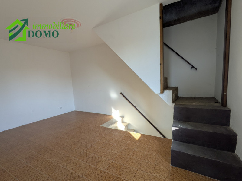 TRISSINO, VIA GRUMO 65 - a 5km dal centro di Trissino, sulle colline ad est in una contrada immer...