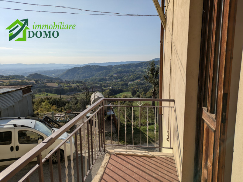 TRISSINO, VIA GRUMO 65 - a 5km dal centro di Trissino, sulle colline ad est in una contrada immer...