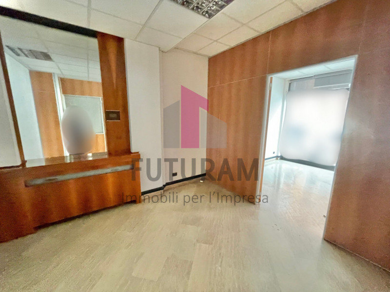 VICENZA - 40FIL - PER INFO 0444/310220

Proponiamo in vendita un ufficio spazioso di 90 mq al pia...