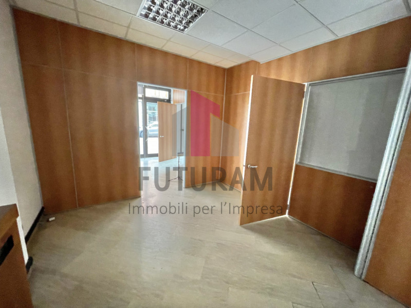 VICENZA - 40FIL - PER INFO 0444/310220

Proponiamo in vendita un ufficio spazioso di 90 mq al pia...