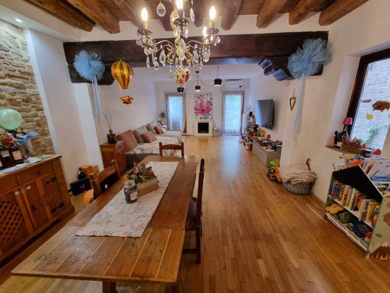 Padova, Via dei Savonarola, Centro Storico entro le mura. Proponiamo in Vendita interessante Appa...