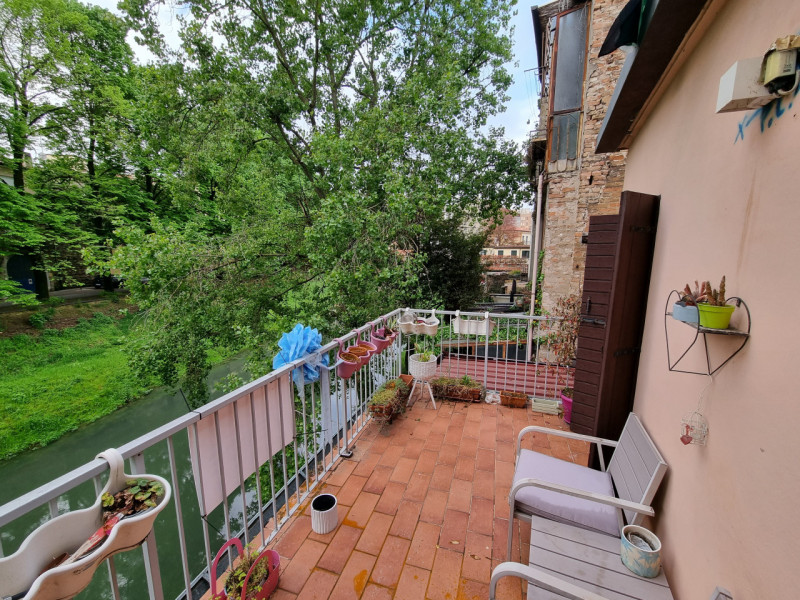 Padova, Via dei Savonarola, Centro Storico entro le mura. Proponiamo in Vendita interessante Appa...