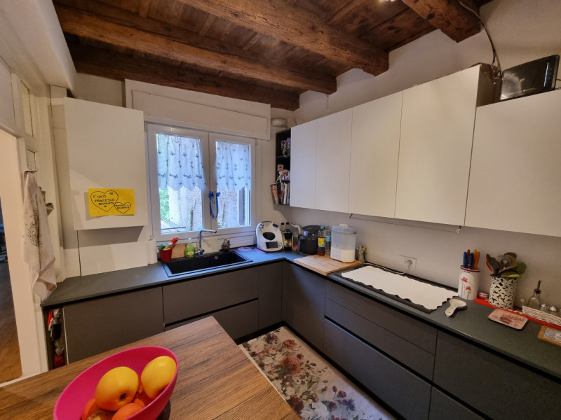 Padova, Via dei Savonarola, Centro Storico entro le mura. Proponiamo in Vendita interessante Appa...