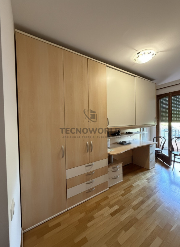 In zona Residenziale in prima periferia di  Dueville, proponiamo in vendita uno appartamento tril...