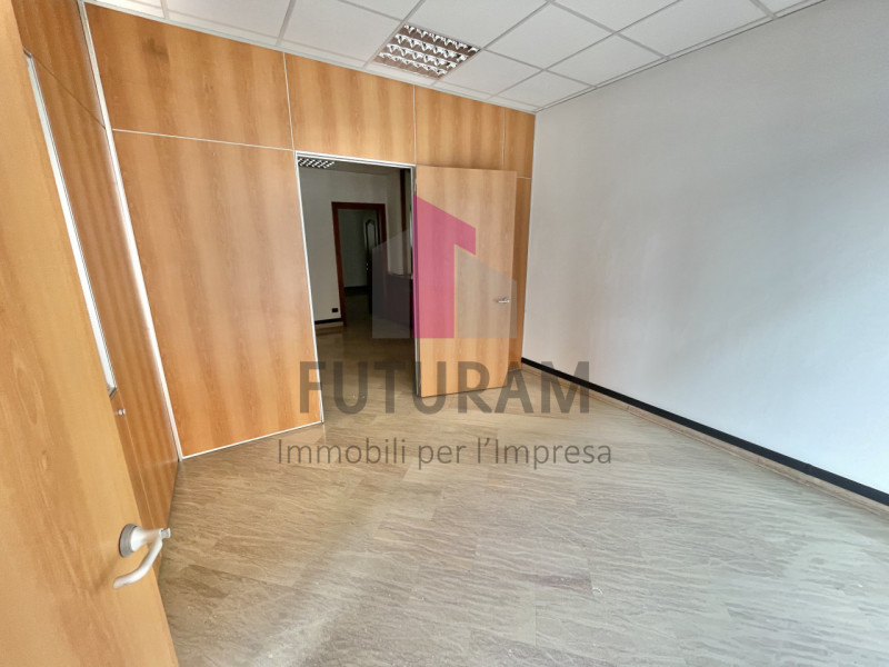 VICENZA - 41FIL - PER INFO 0444/310220

Proponiamo in affitto  un ufficio spazioso di 90 mq al pi...