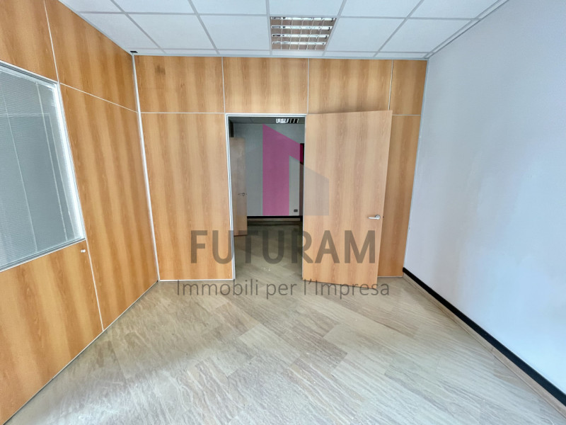 VICENZA - 41FIL - PER INFO 0444/310220

Proponiamo in affitto  un ufficio spazioso di 90 mq al pi...